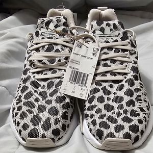 ADIDAS Swift Run 22 Size 8.5 Women Spotted Sneakers Brand New